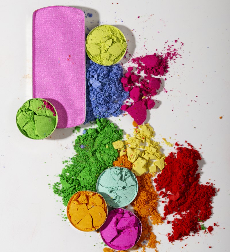 top-view-colorful-eyeshadow-white-background (1) (Custom)
